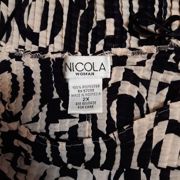 Nicola cream/black crinkle tank top - Picture 2 of 5